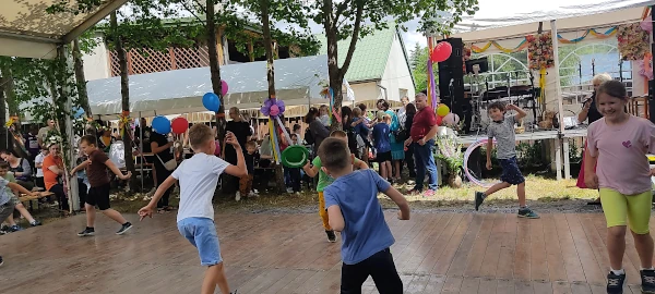 Zabawa z kapeluszami