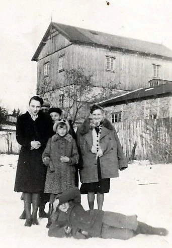 Przed młynem Grodzkiego